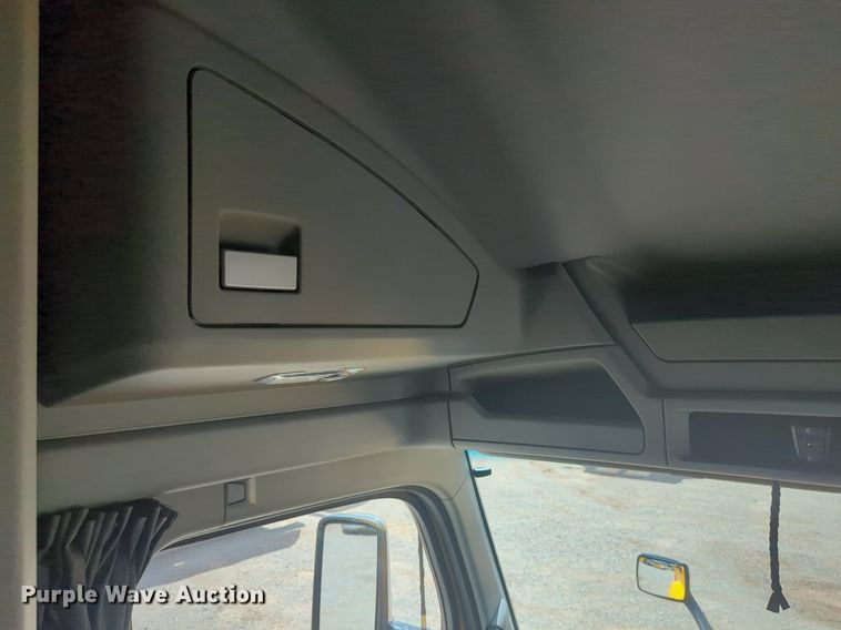 image for item NW9523 2021 Kenworth T680 semi truck