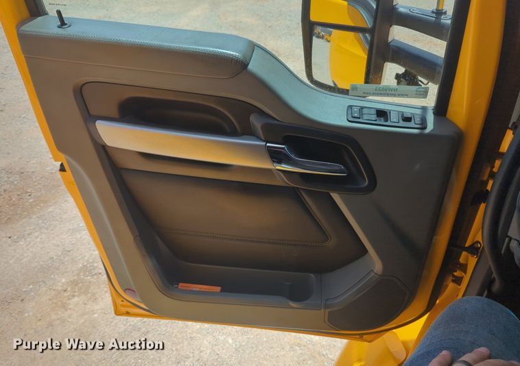 image for item NW9523 2021 Kenworth T680 semi truck