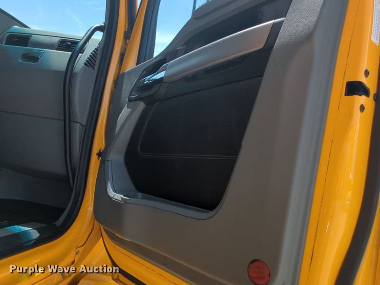 image for item NW9523 2021 Kenworth T680 semi truck