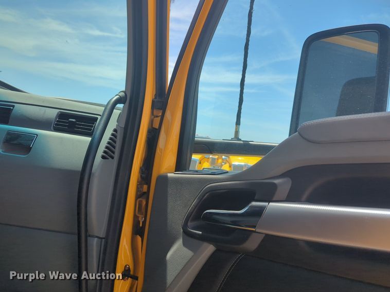 image for item NW9523 2021 Kenworth T680 semi truck