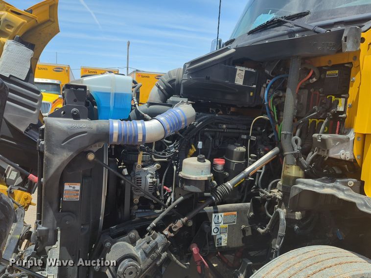 image for item NW9523 2021 Kenworth T680 semi truck