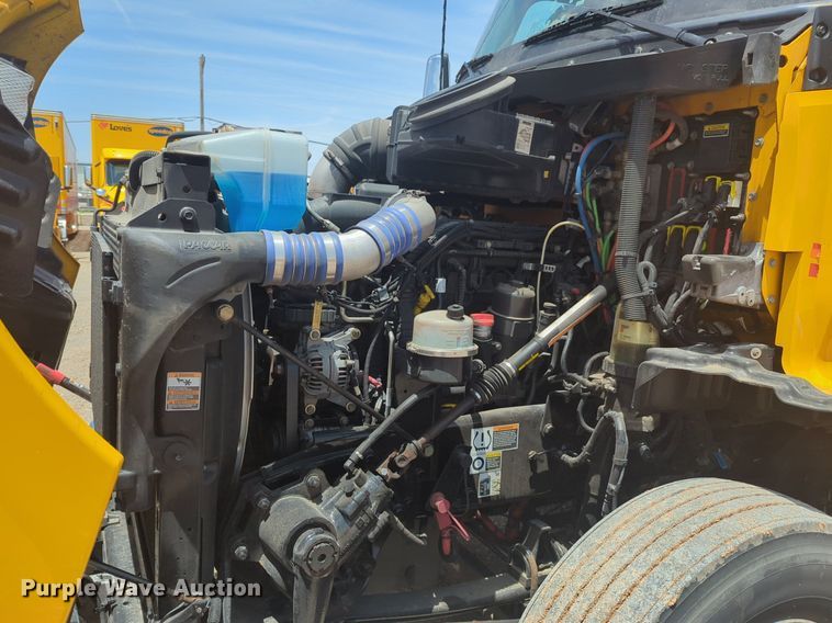 image for item NW9523 2021 Kenworth T680 semi truck