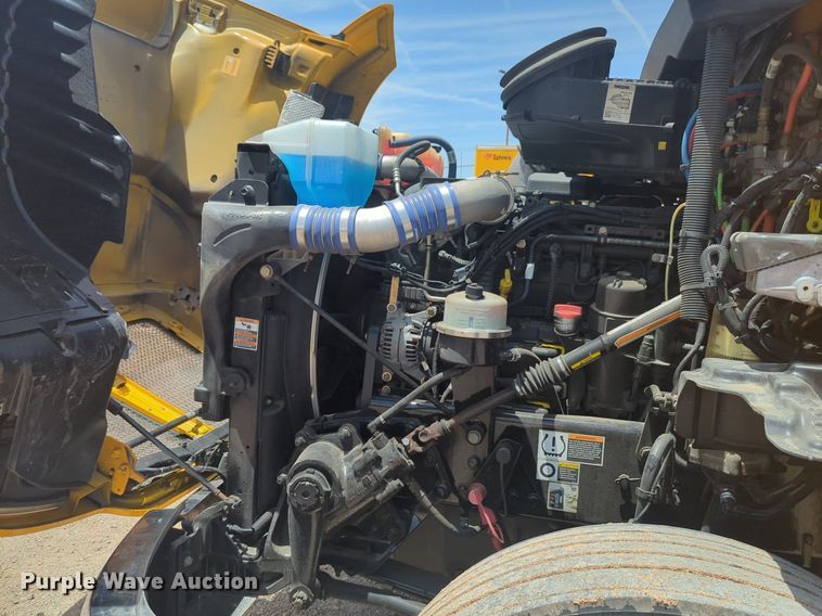 image for item NW9523 2021 Kenworth T680 semi truck