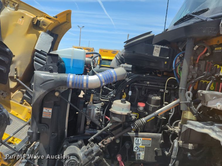 image for item NW9523 2021 Kenworth T680 semi truck