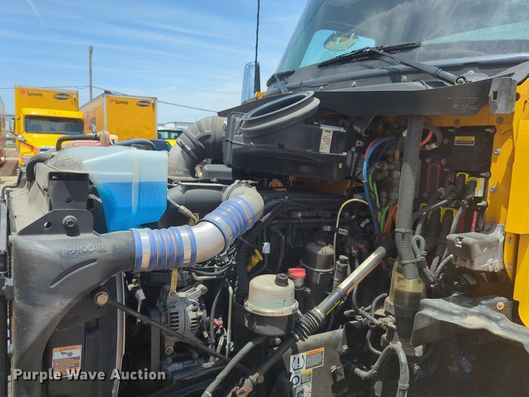 image for item NW9523 2021 Kenworth T680 semi truck