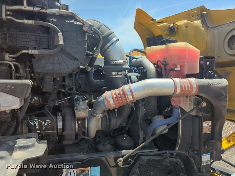 image for item NW9523 2021 Kenworth T680 semi truck