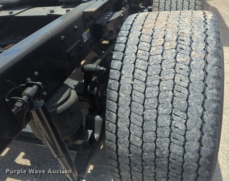 image for item NW9523 2021 Kenworth T680 semi truck