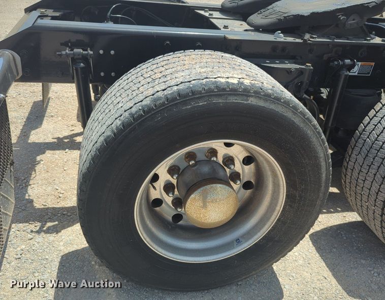 image for item NW9523 2021 Kenworth T680 semi truck