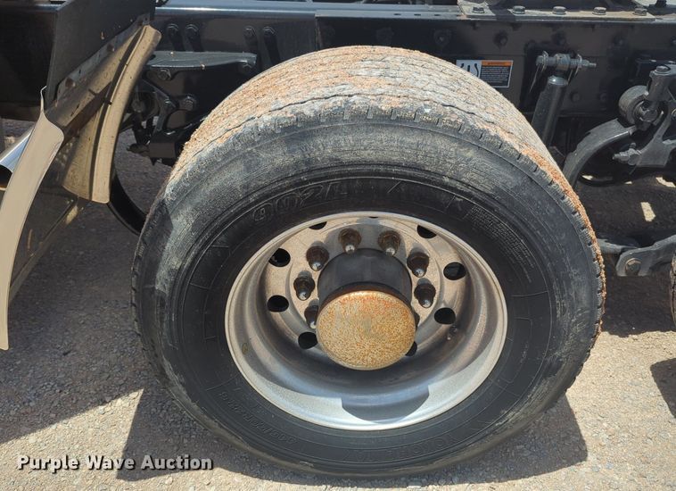 image for item NW9523 2021 Kenworth T680 semi truck