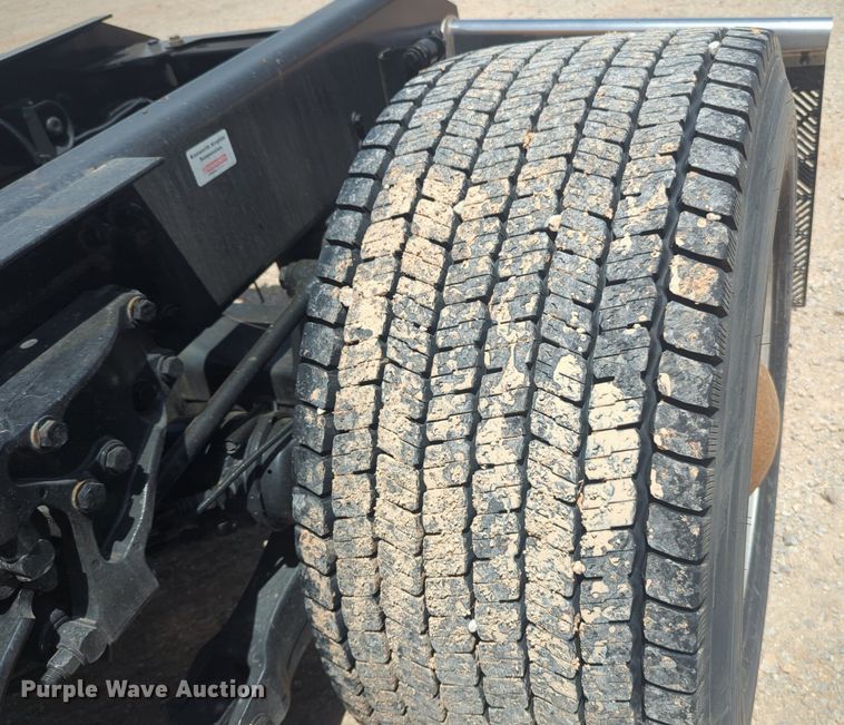 image for item NW9523 2021 Kenworth T680 semi truck