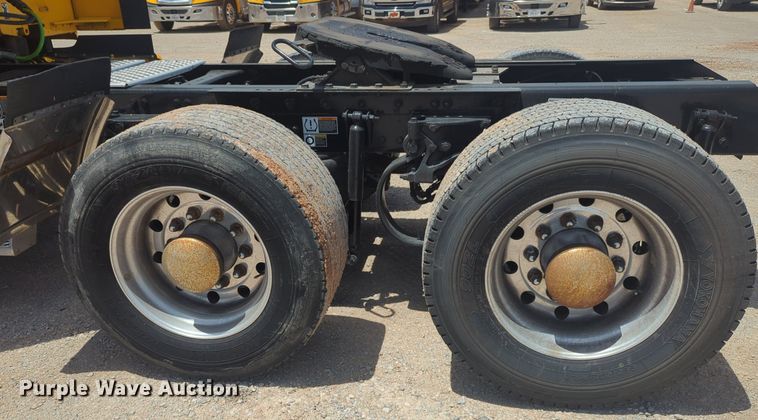 image for item NW9523 2021 Kenworth T680 semi truck