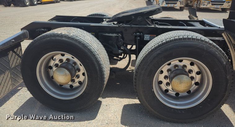 image for item NW9523 2021 Kenworth T680 semi truck