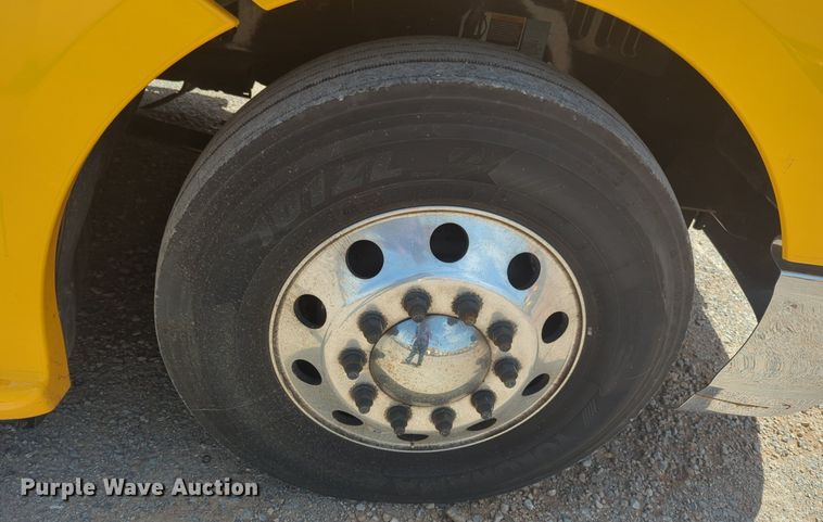 image for item NW9523 2021 Kenworth T680 semi truck