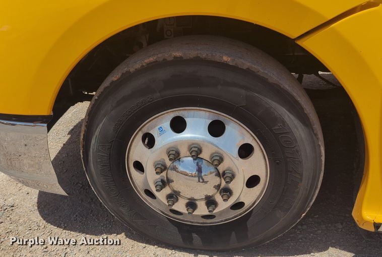 image for item NW9523 2021 Kenworth T680 semi truck