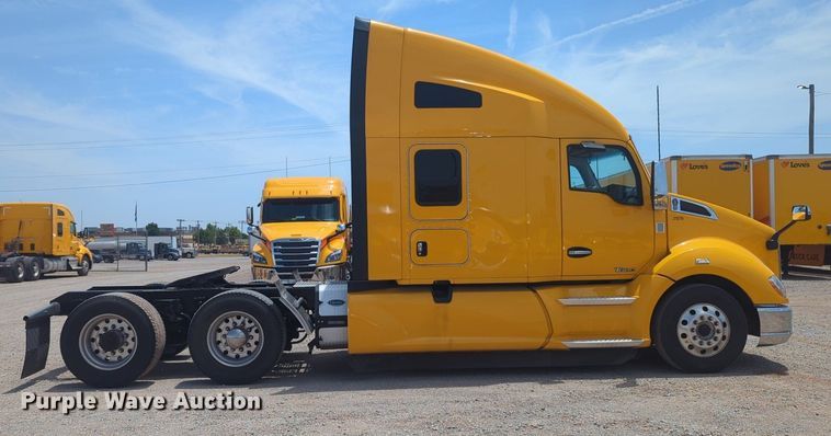 image for item NW9527 2021 Kenworth T680 semi truck