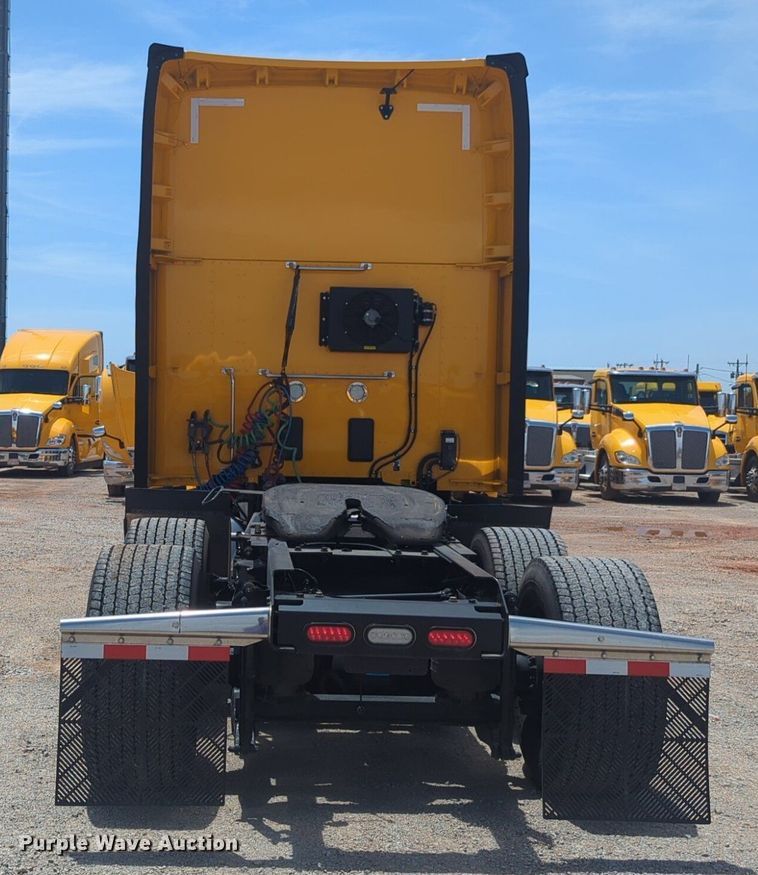 image for item NW9527 2021 Kenworth T680 semi truck