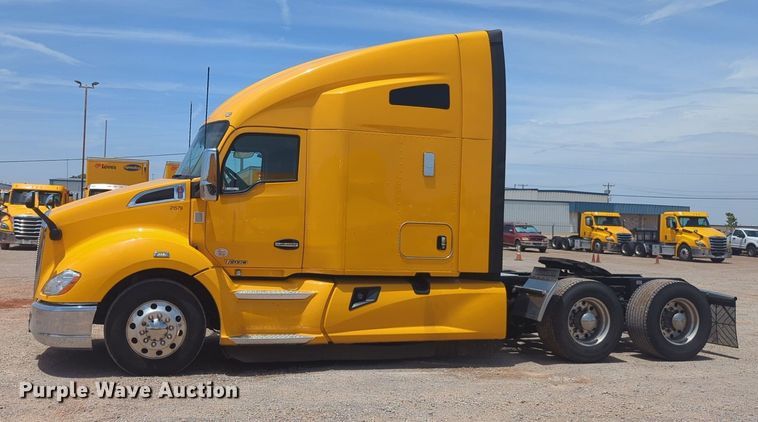 image for item NW9527 2021 Kenworth T680 semi truck