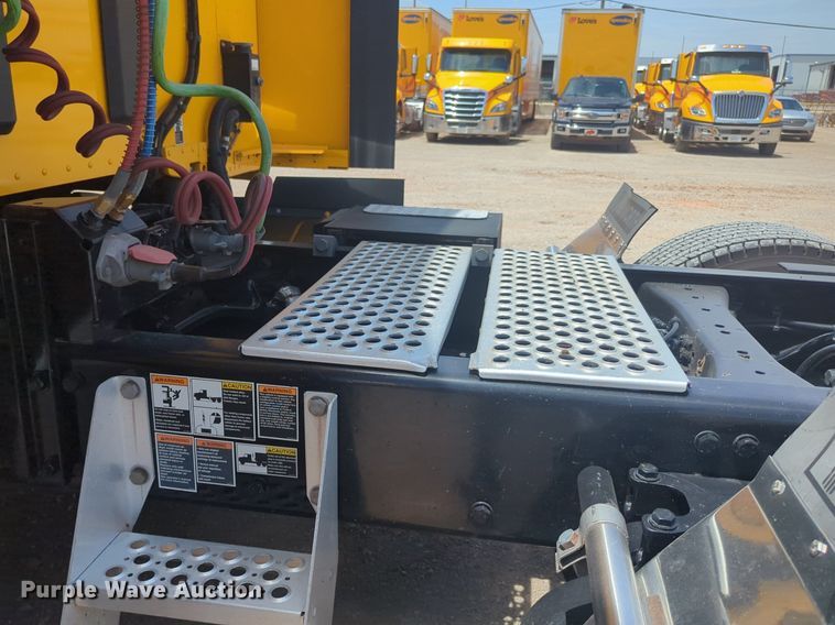 image for item NW9527 2021 Kenworth T680 semi truck