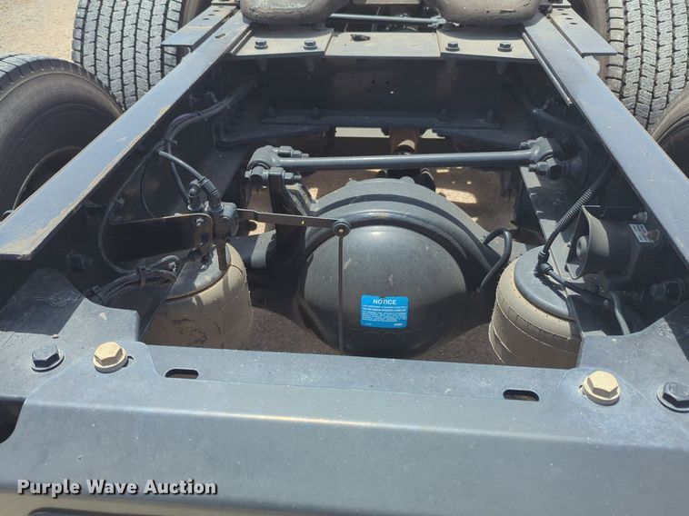 image for item NW9527 2021 Kenworth T680 semi truck