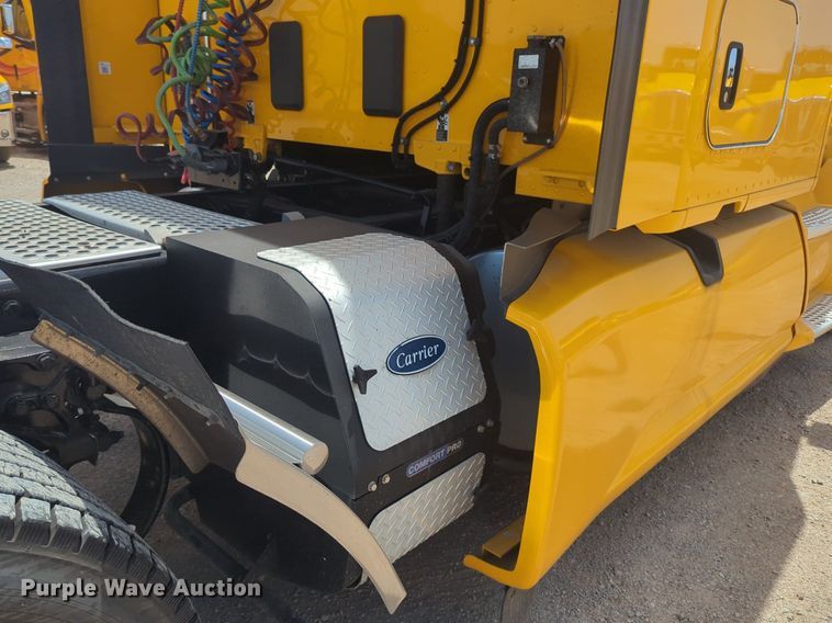 image for item NW9527 2021 Kenworth T680 semi truck