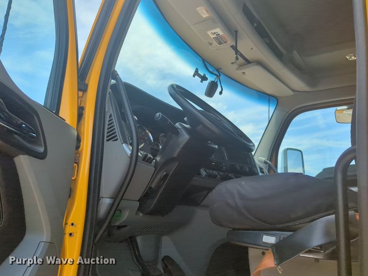 image for item NW9527 2021 Kenworth T680 semi truck