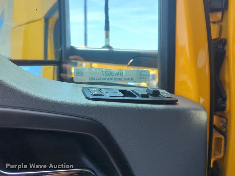 image for item NW9527 2021 Kenworth T680 semi truck