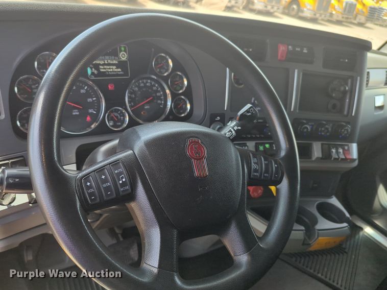 image for item NW9527 2021 Kenworth T680 semi truck