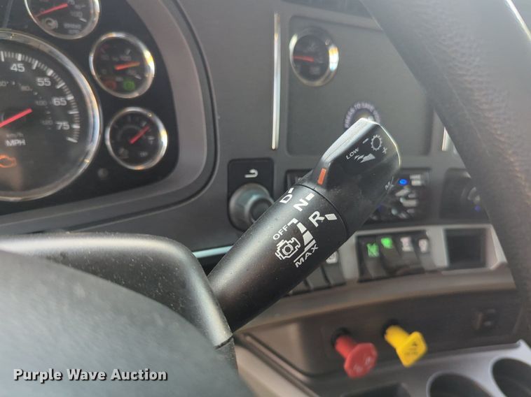 image for item NW9527 2021 Kenworth T680 semi truck