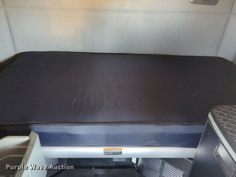 image for item NW9527 2021 Kenworth T680 semi truck