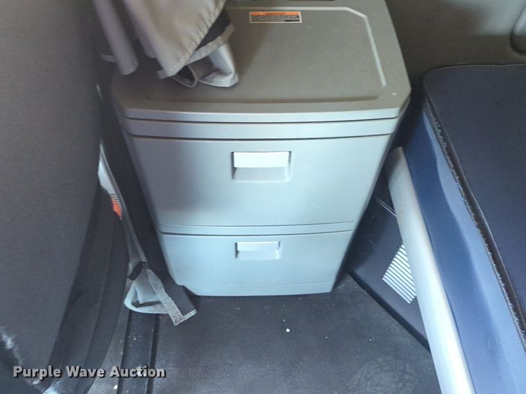 image for item NW9527 2021 Kenworth T680 semi truck