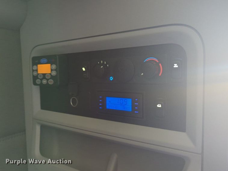 image for item NW9527 2021 Kenworth T680 semi truck