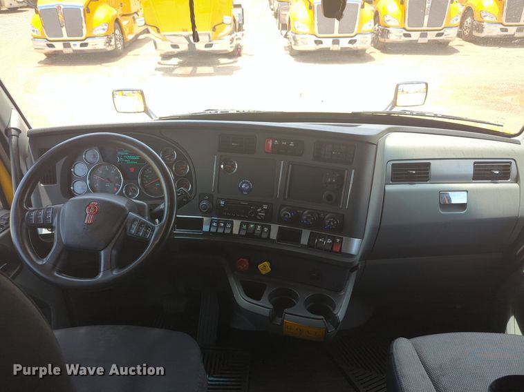 image for item NW9527 2021 Kenworth T680 semi truck