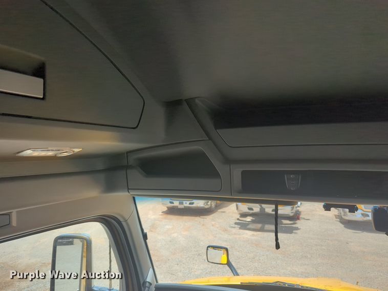 image for item NW9527 2021 Kenworth T680 semi truck