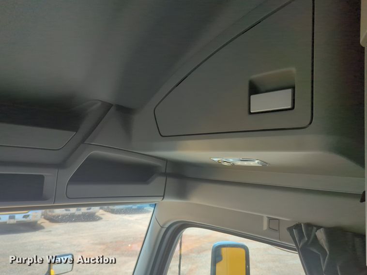 image for item NW9527 2021 Kenworth T680 semi truck