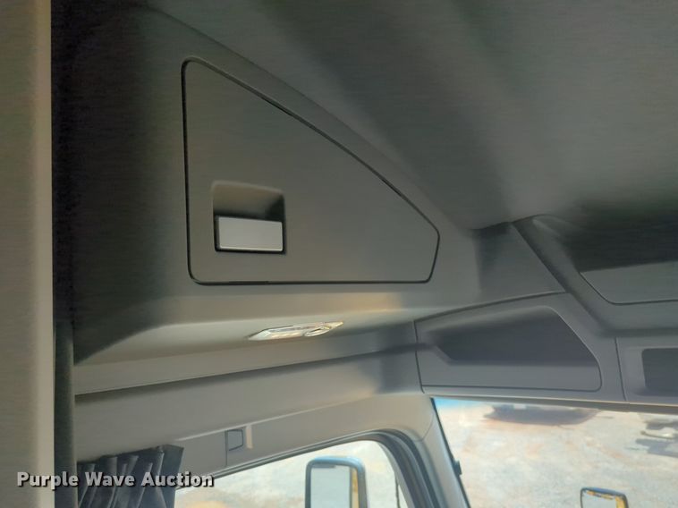 image for item NW9527 2021 Kenworth T680 semi truck