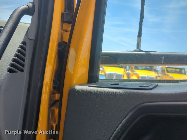 image for item NW9527 2021 Kenworth T680 semi truck