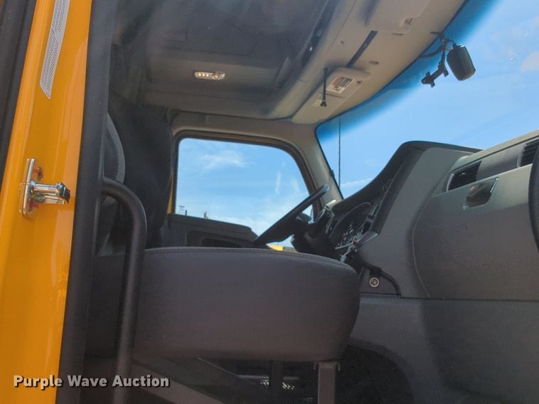 image for item NW9527 2021 Kenworth T680 semi truck