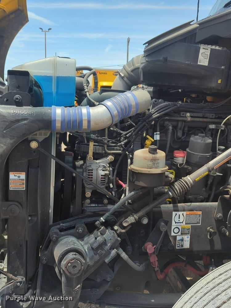 image for item NW9527 2021 Kenworth T680 semi truck