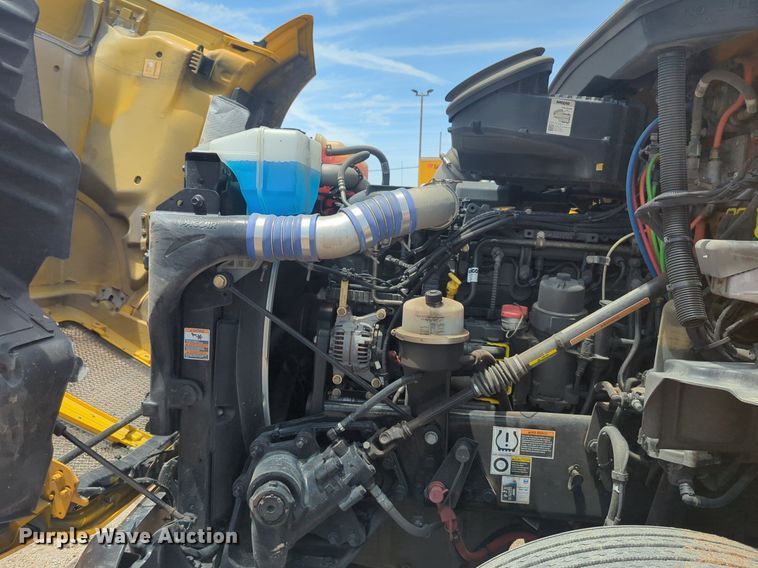 image for item NW9527 2021 Kenworth T680 semi truck