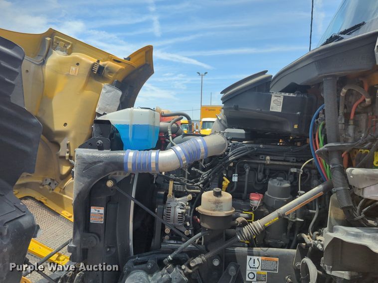 image for item NW9527 2021 Kenworth T680 semi truck