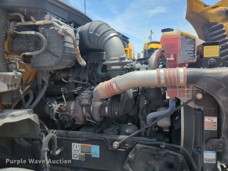 image for item NW9527 2021 Kenworth T680 semi truck