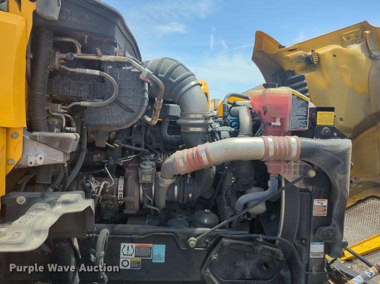 image for item NW9527 2021 Kenworth T680 semi truck