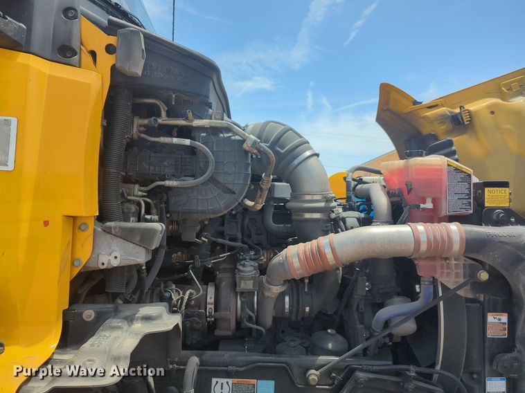 image for item NW9527 2021 Kenworth T680 semi truck