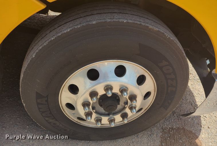 image for item NW9527 2021 Kenworth T680 semi truck