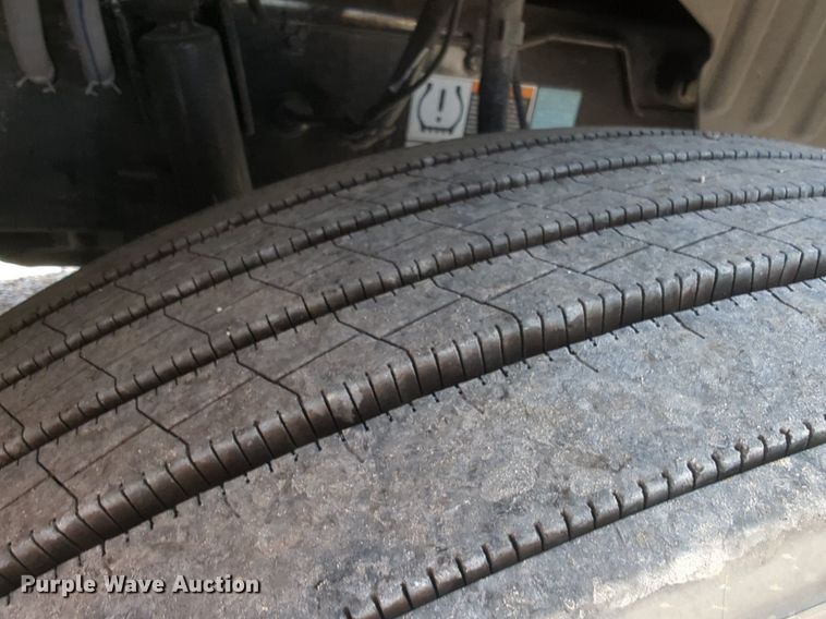 image for item NW9527 2021 Kenworth T680 semi truck