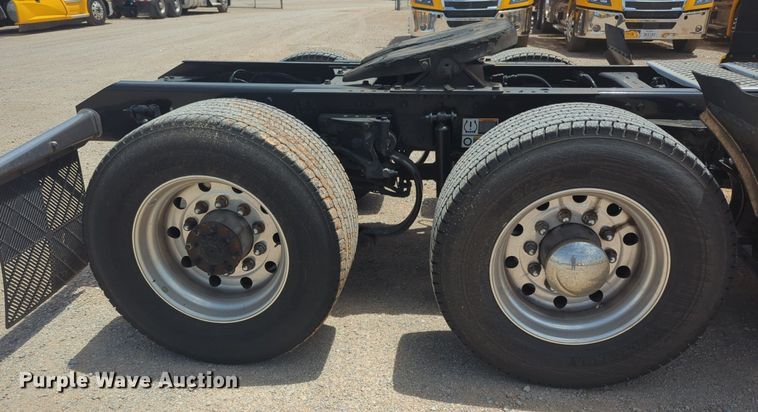 image for item NW9527 2021 Kenworth T680 semi truck