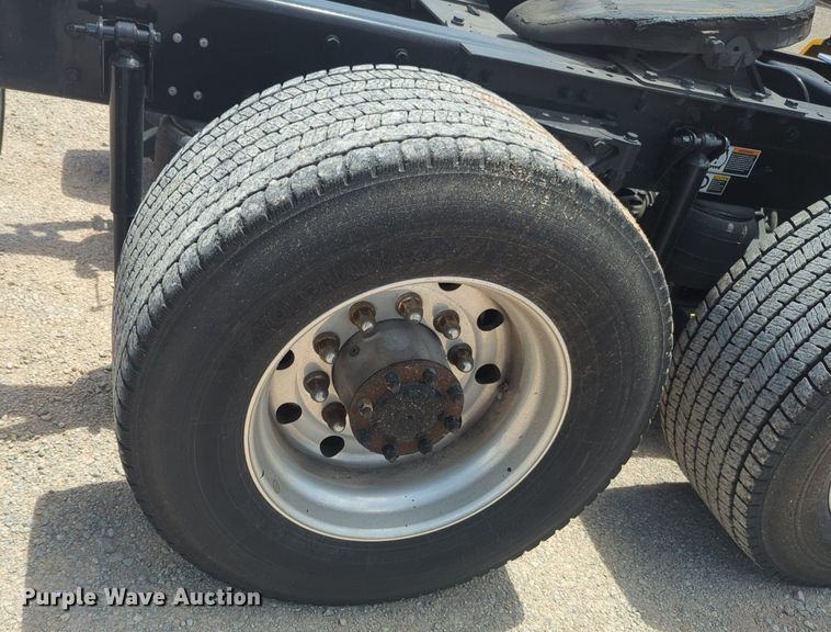 image for item NW9527 2021 Kenworth T680 semi truck