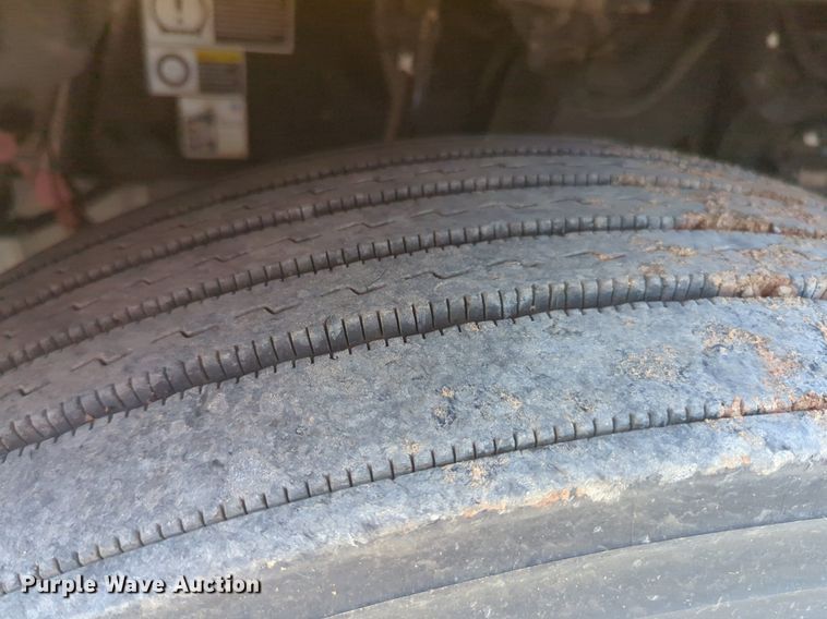 image for item NW9527 2021 Kenworth T680 semi truck