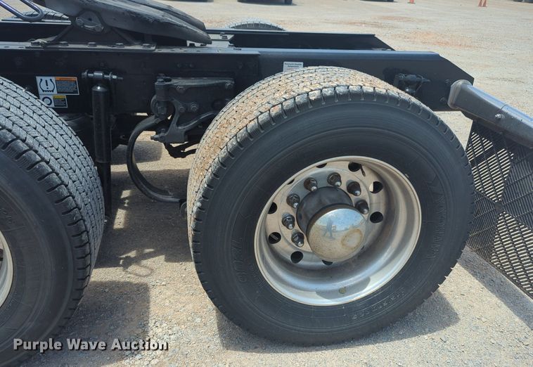 image for item NW9527 2021 Kenworth T680 semi truck