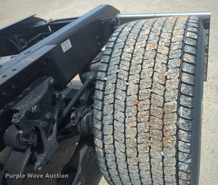 image for item NW9527 2021 Kenworth T680 semi truck